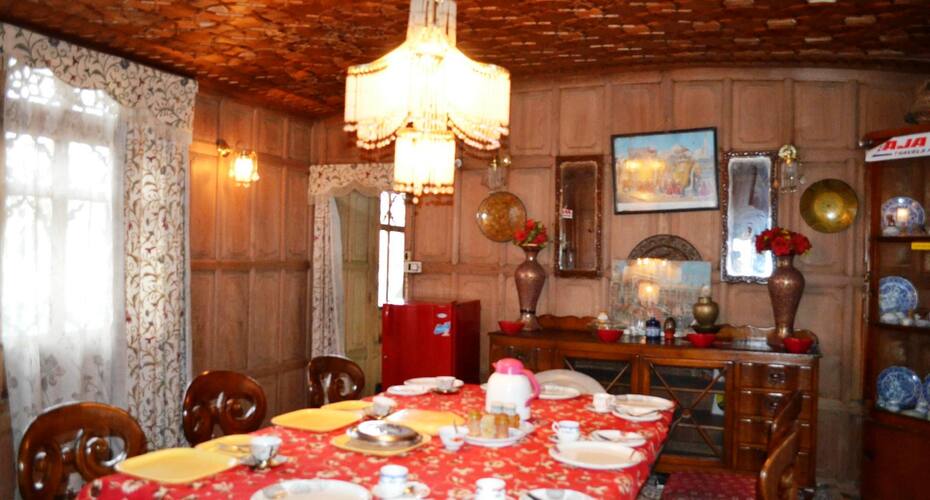 New Dongola Houseboat, Srinagar 4